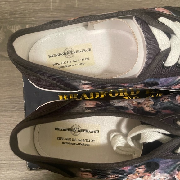 Elvis Presley, Bradford Exchange Women’s Canvas Shoes w/ Lace, Size 8 NEW w Box - Picture 5 of 9